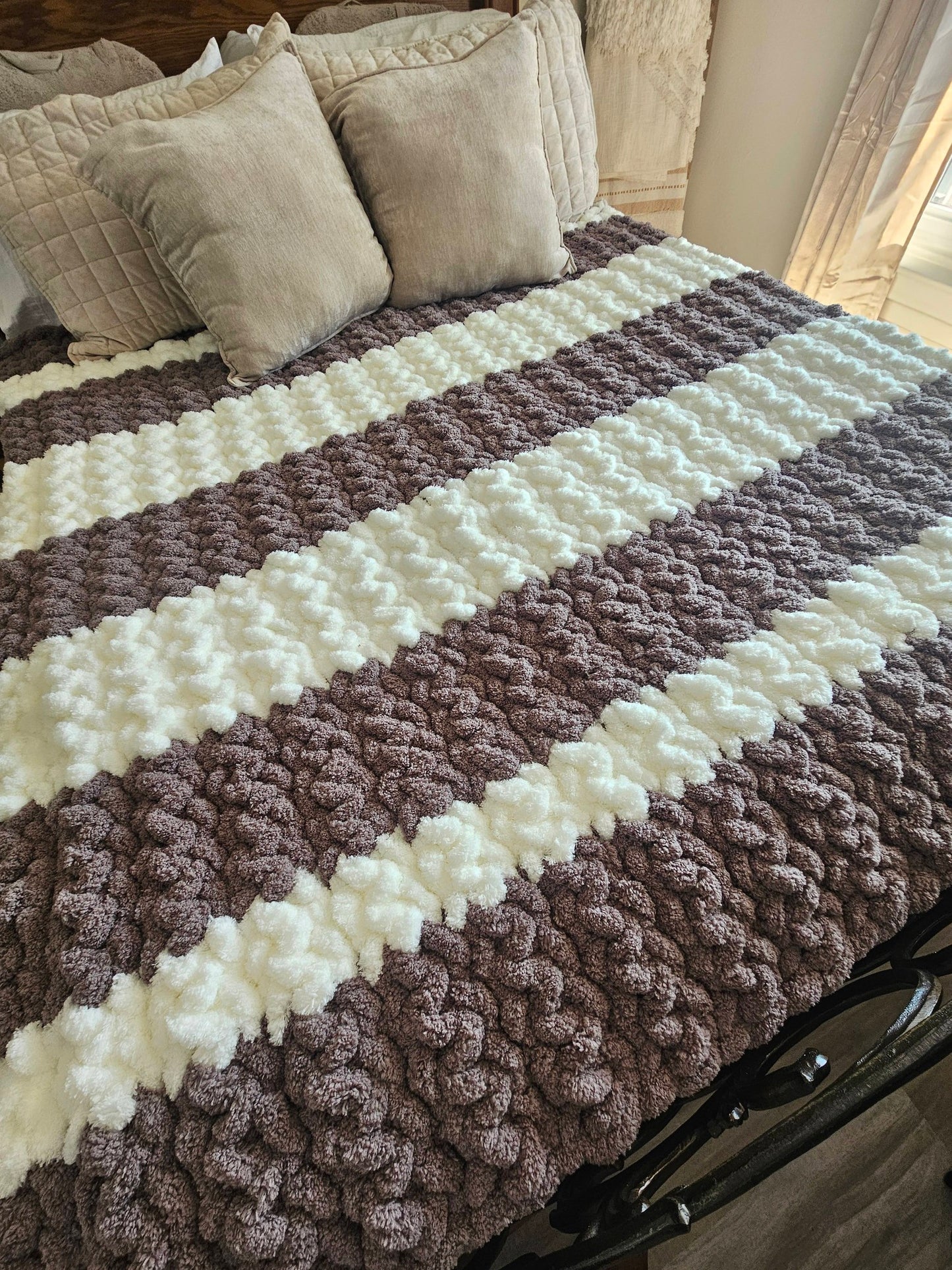 Farmhouse Elegance Meets Cozy Comfort Chunky Blanket
