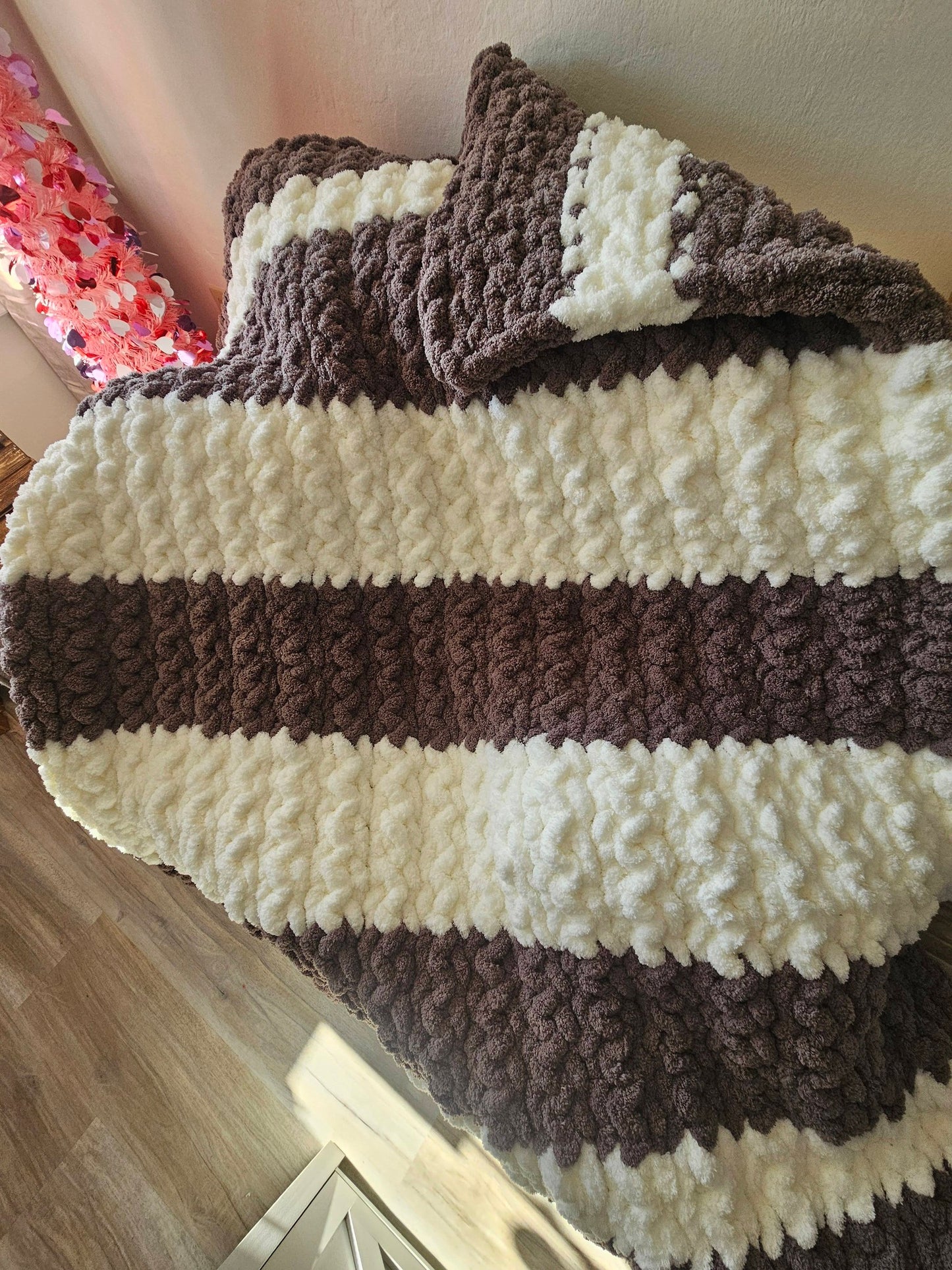Farmhouse Elegance Meets Cozy Comfort Chunky Blanket