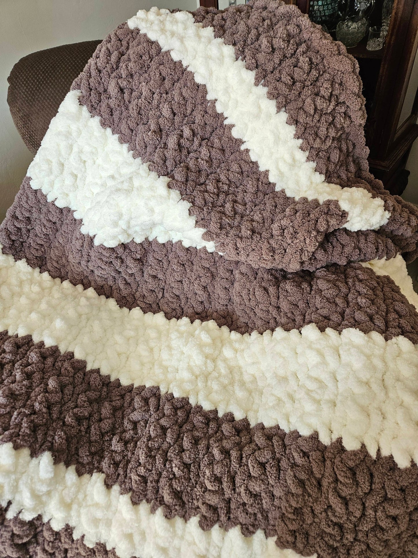 Farmhouse Elegance Meets Cozy Comfort Chunky Blanket