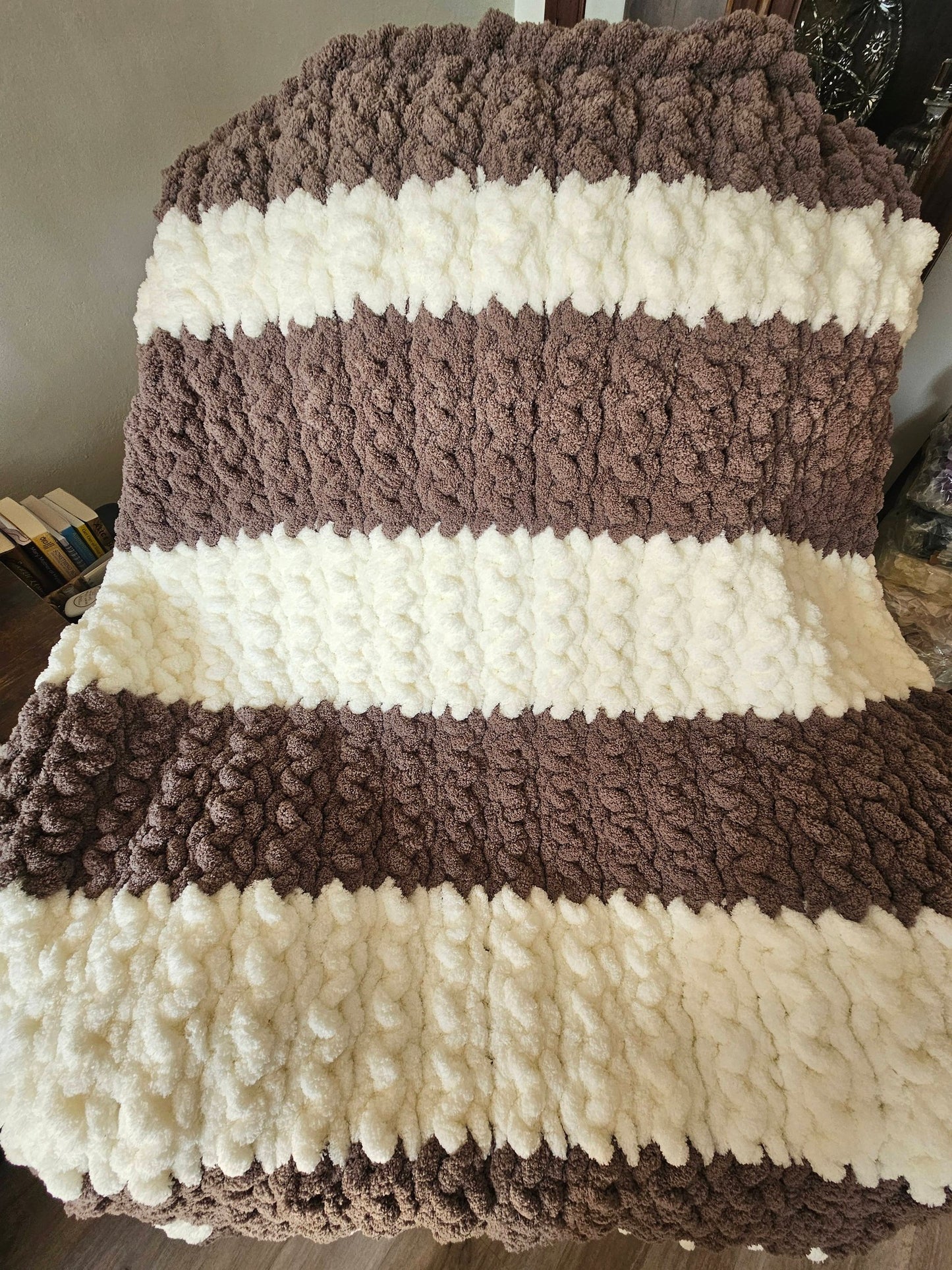 Farmhouse Elegance Meets Cozy Comfort Chunky Blanket